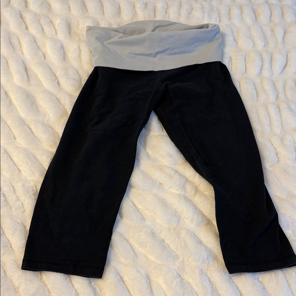 Victoria's Secret Pink Yoga Capris with Blue Accents C3 - Picture 4 of 4